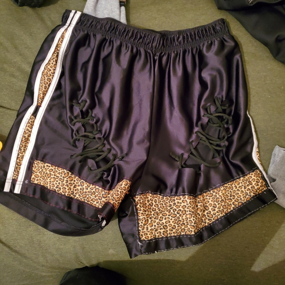 Tempra booty shorts 😋